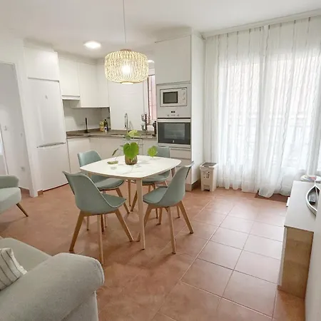 Apartamento Comillas - Urbanización Lagos Azules - Netflix, Prime, Wifi&free Indoor Parking Casasola