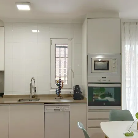 Comillas - Urbanización Lagos Azules - Netflix, Prime, Wifi&free Indoor Parking * Casasola