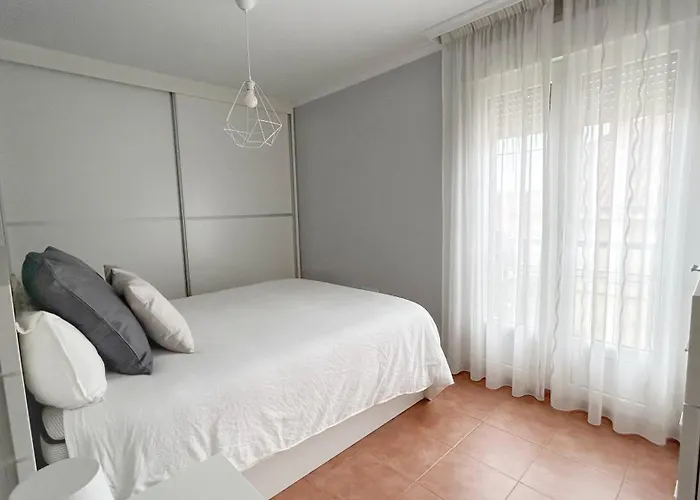 Apartmán Comillas - Urbanizacion Lagos Azules - Netflix, Prime, Wifi & Free Indoor Parking