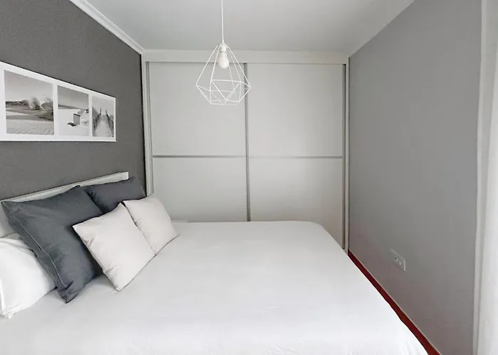 Apartmán Comillas - Urbanizacion Lagos Azules - Netflix, Prime, Wifi & Free Indoor Parking *