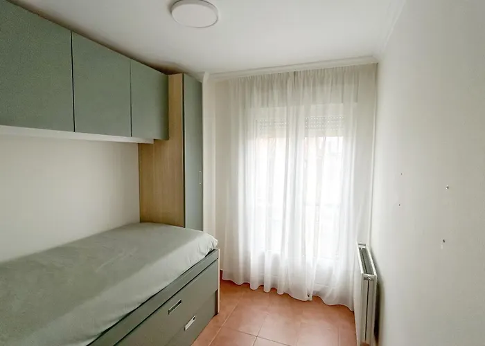 Apartmán Comillas - Urbanizacion Lagos Azules - Netflix, Prime, Wifi & Free Indoor Parking