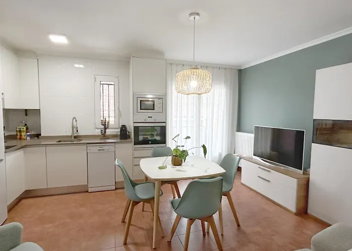 Comillas - Urbanizacion Lagos Azules - Netflix, Prime, Wifi & Free Indoor Parking Apartmán Casasola