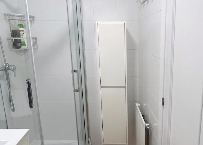 Comillas - Urbanizacion Lagos Azules - Netflix, Prime, Wifi & Free Indoor Parking