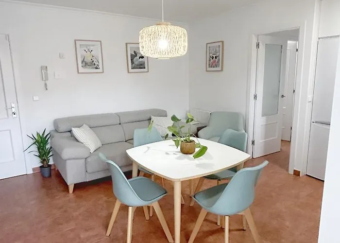 Apartmán Comillas - Urbanizacion Lagos Azules - Netflix, Prime, Wifi & Free Indoor Parking