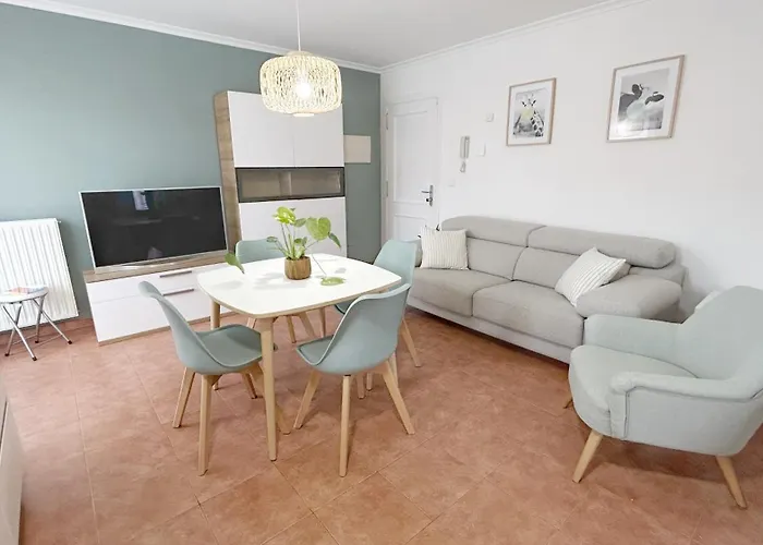 Apartmán Comillas - Urbanizacion Lagos Azules - Netflix, Prime, Wifi & Free Indoor Parking Casasola