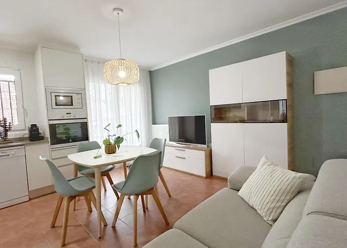 Comillas - Urbanizacion Lagos Azules - Netflix, Prime, Wifi & Free Indoor Parking