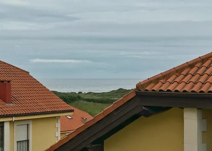 Apartmán Comillas - Urbanizacion Lagos Azules - Netflix, Prime, Wifi & Free Indoor Parking *