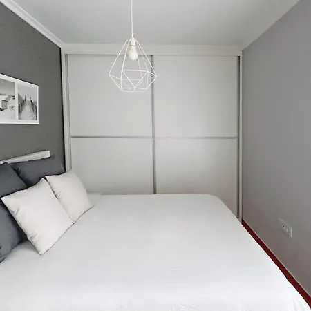 Lejlighed Comillas - Urbanizacion Lagos Azules - Netflix, Prime, Wifi & Free Indoor Parking *