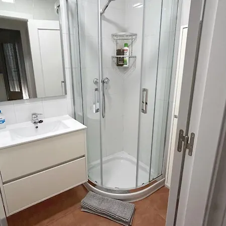 Comillas - Urbanizacion Lagos Azules - Netflix, Prime, Wifi & Free Indoor Parking Lejlighed *