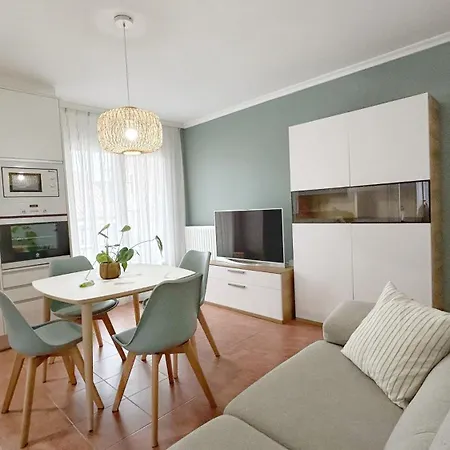 Comillas - Urbanizacion Lagos Azules - Netflix, Prime, Wifi & Free Indoor Parking