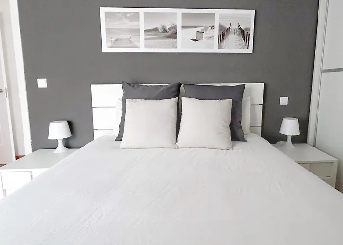 Comillas - Urbanizacion Lagos Azules - Netflix, Prime, Wifi & Free Indoor Parking * Casasola