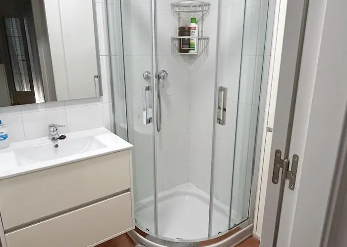 Comillas - Urbanizacion Lagos Azules - Netflix, Prime, Wifi & Free Indoor Parking Apartament *