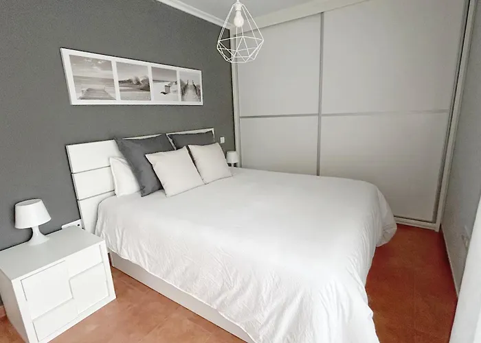 Apartament Comillas - Urbanizacion Lagos Azules - Netflix, Prime, Wifi & Free Indoor Parking *