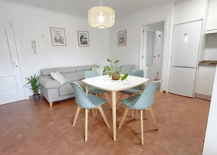 Apartament Comillas - Urbanizacion Lagos Azules - Netflix, Prime, Wifi & Free Indoor Parking