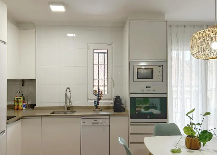 Comillas - Urbanizacion Lagos Azules - Netflix, Prime, Wifi & Free Indoor Parking * Casasola